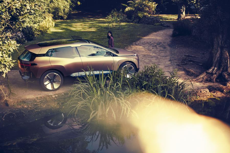  BMW Vision iNEXT 2018 года  (фото 25 из 128)